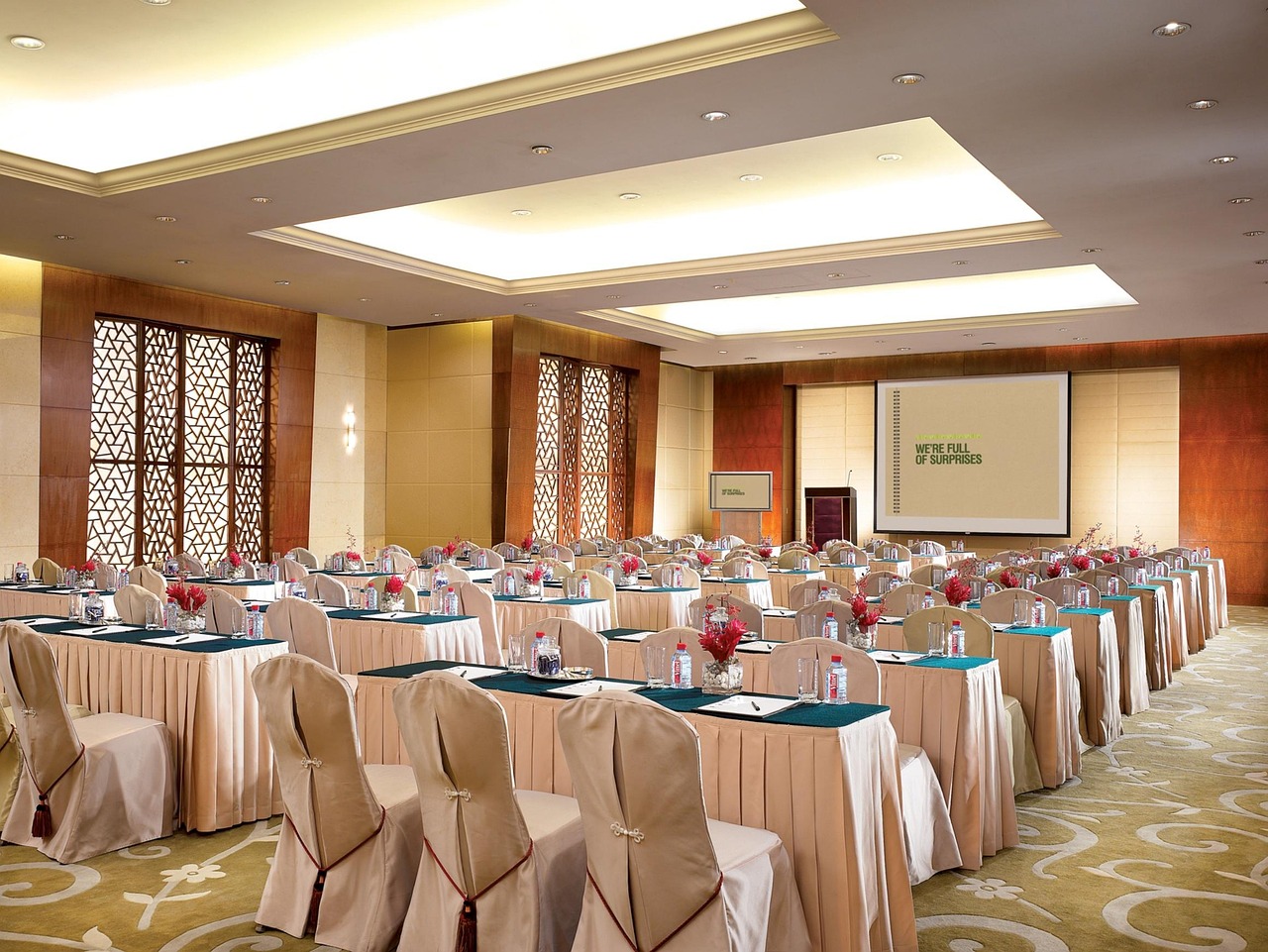 Konferencja w hotelu – jak połączyć program, technikę, catering i nocleg?